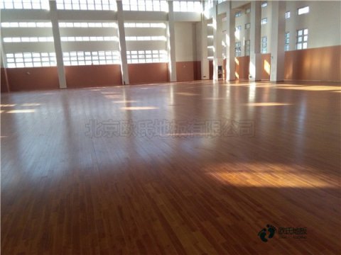 學(xué)?；@球館木地板特性