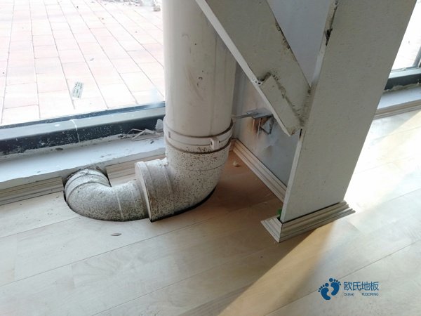 雙層龍骨運(yùn)動地板如何保潔2